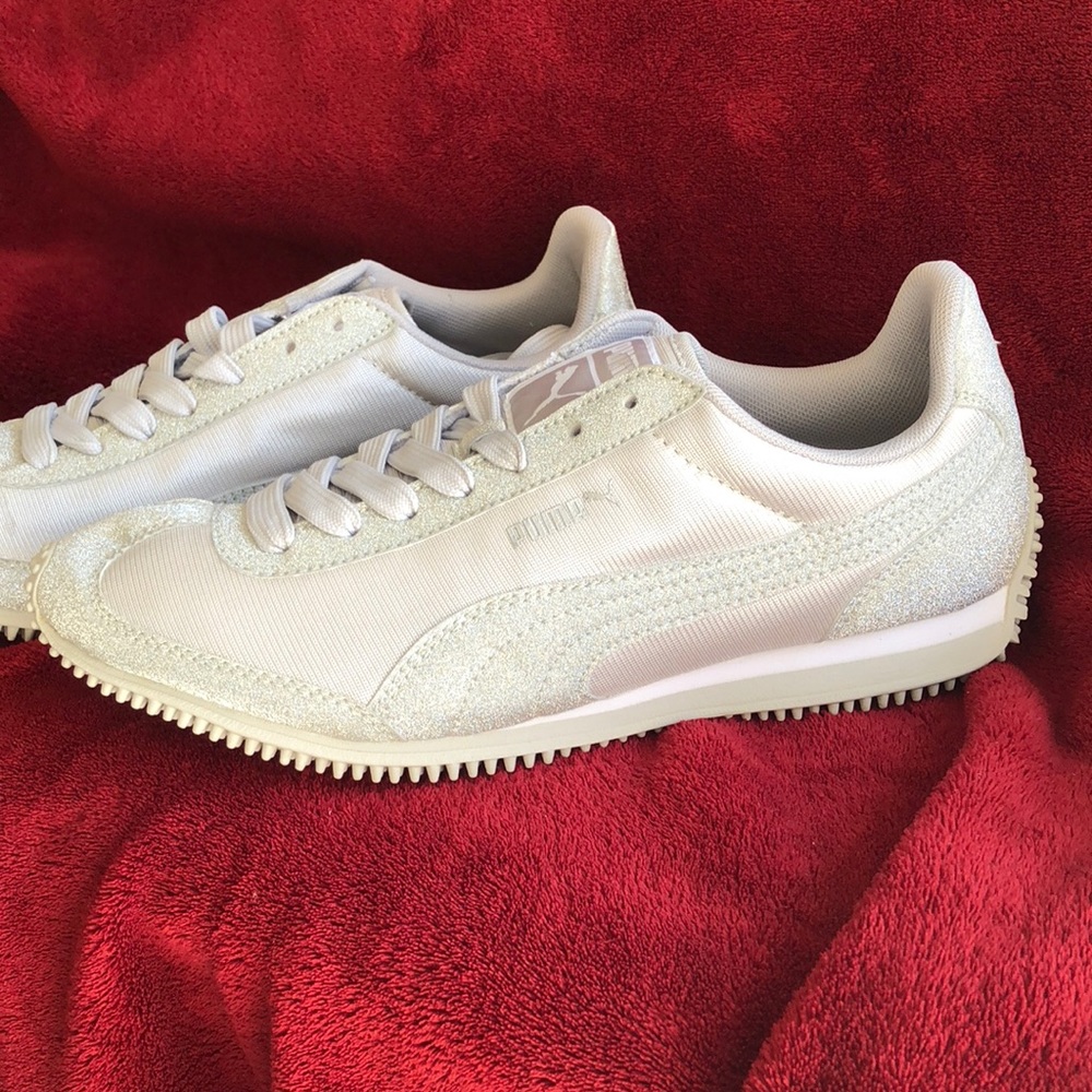 Puma tennis shoes (never worn) with box